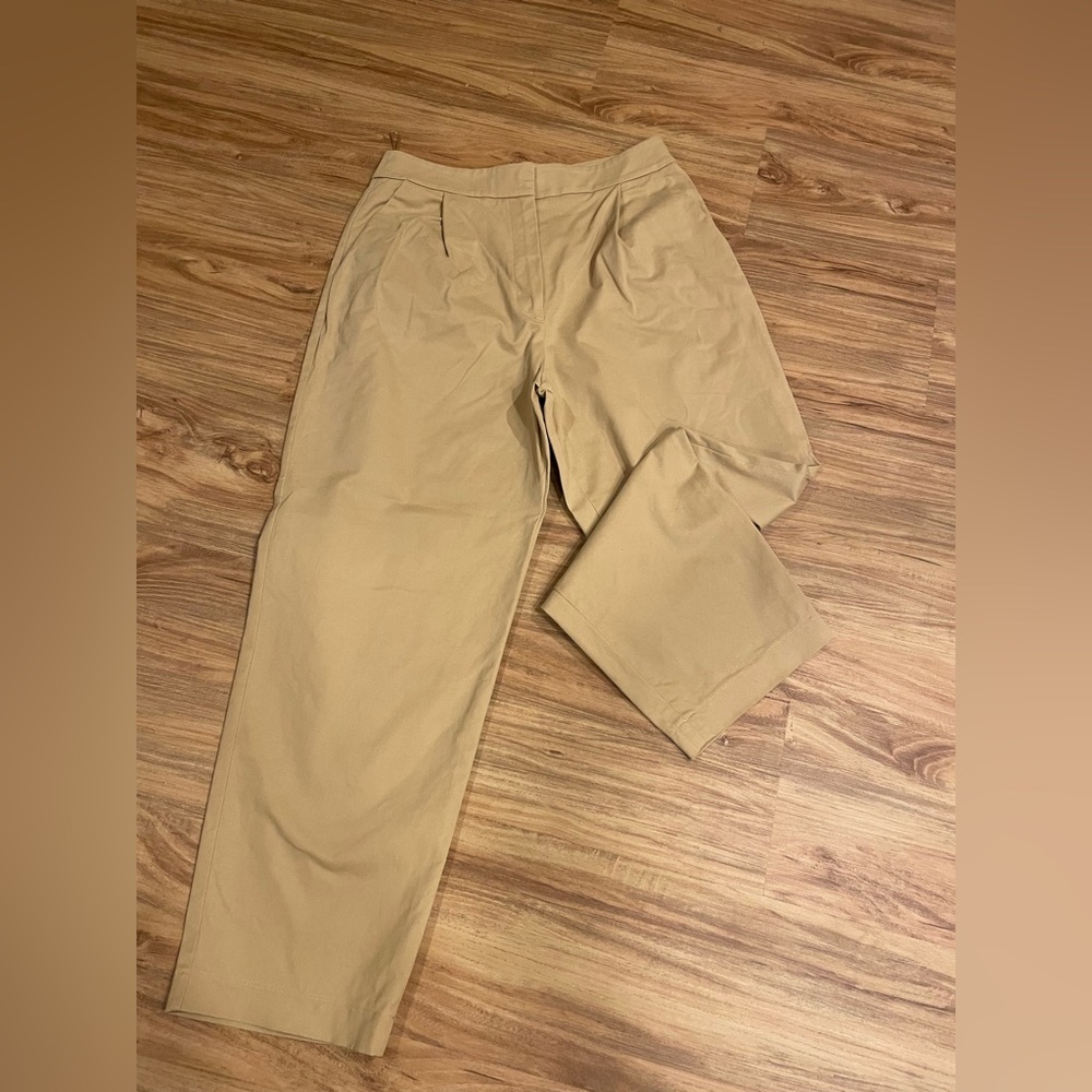 Pleated Cropped Pants